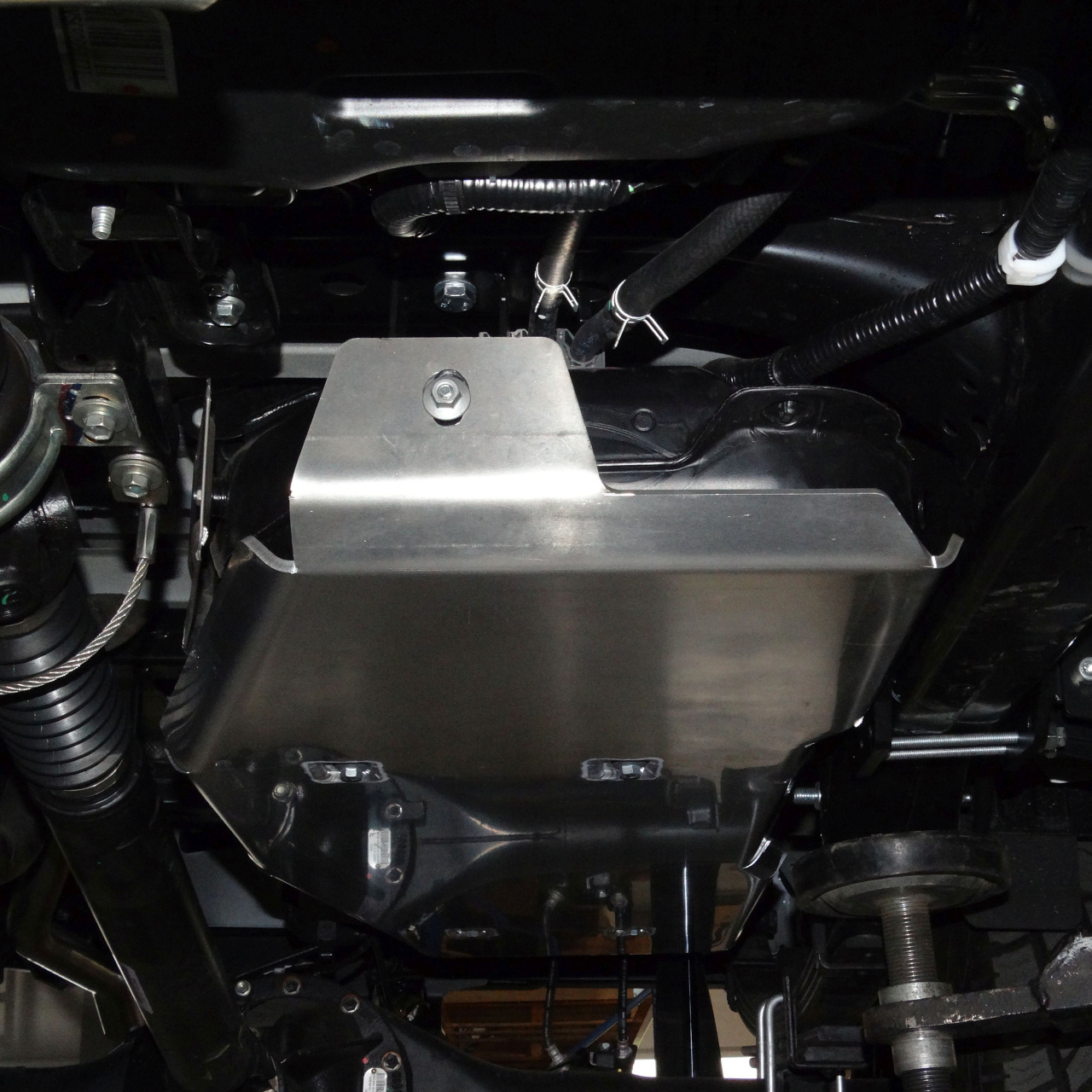 OSŁONA ZBIORNIKA PALIWA ALUMINIOWA Toyota Hilux Revo 2016+